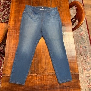 New Directions Pull-on Skinny Jeans, size 16R, medium wash denim